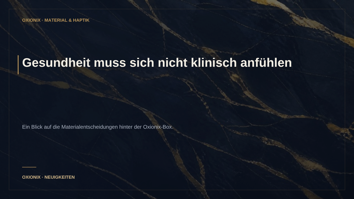 Dunkler Portoro-Marmorhintergrund mit goldenen Adern und dem Titel: Gesundheit muss sich nicht klinisch anfühlen